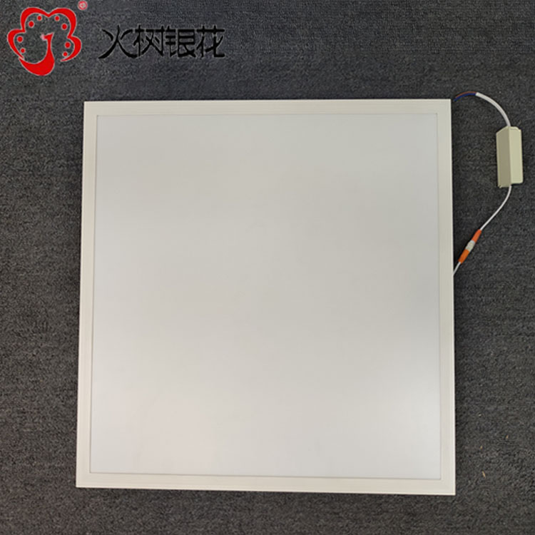 火樹(shù)銀花辦公照明底發(fā)光鋁扣板面板燈led直發(fā)光集成吊燈平板燈600x600